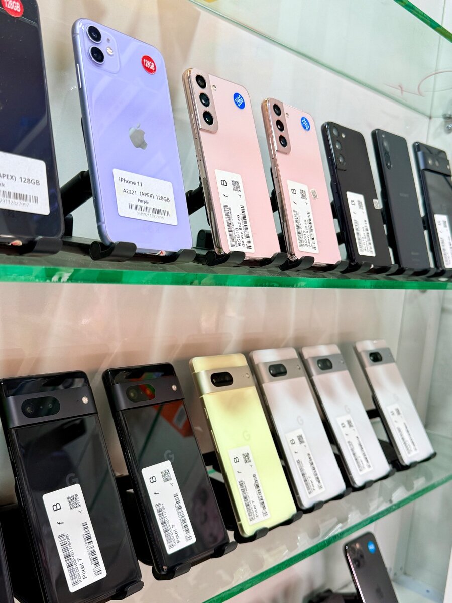 Google pixel 7 = 128Gb Ram 8