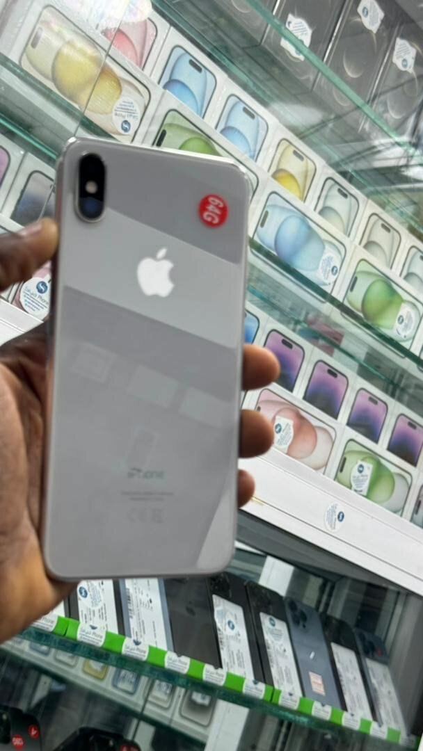 iPhone XSMAX 64g tout passe   Prix 105.000