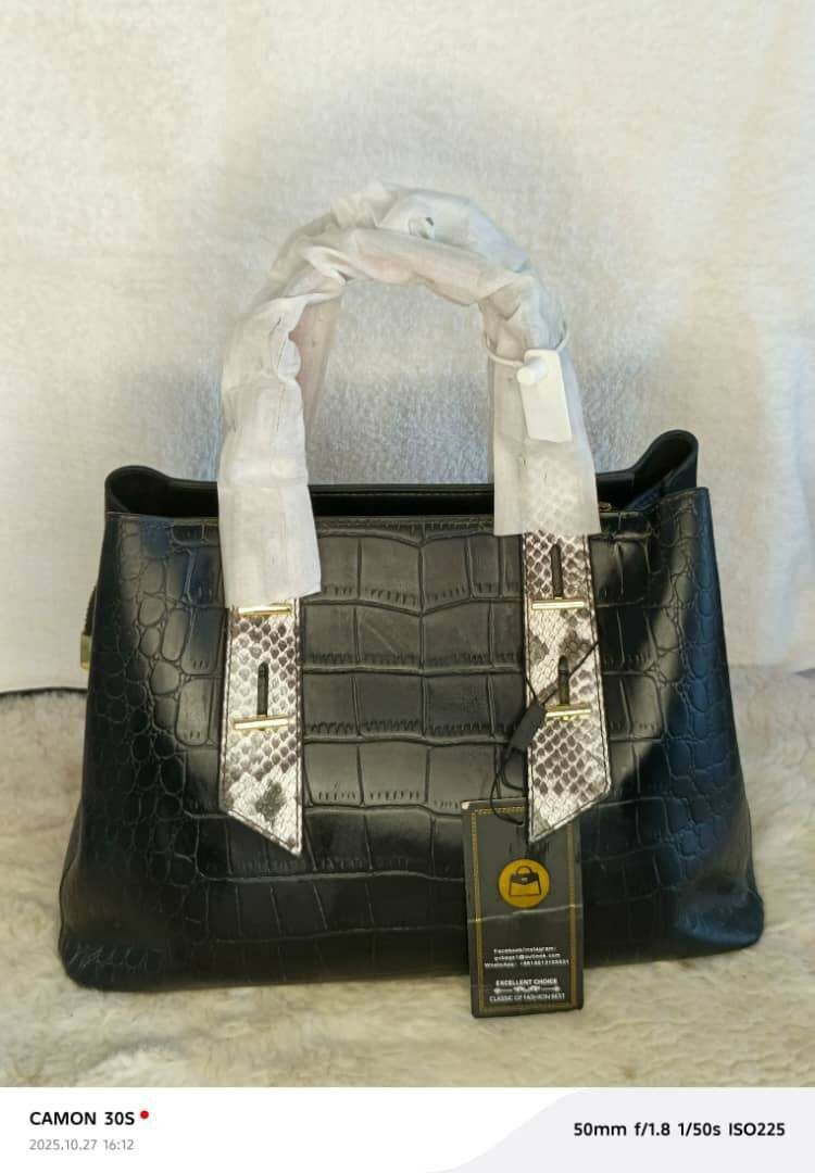 Sac à main en cuir noir élégant