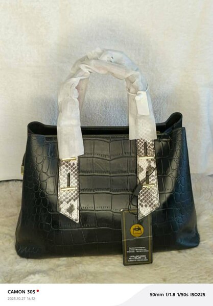 Sac à main en cuir noir élégant