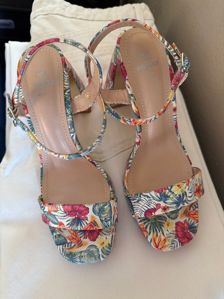 Sandales à fleurs élégantes