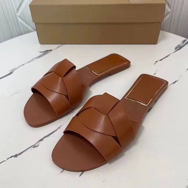 Sandales plates élégantes