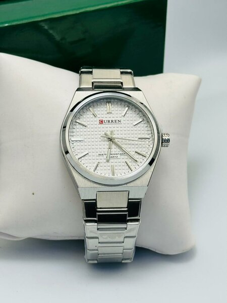 Montre élégante en acier inoxydable