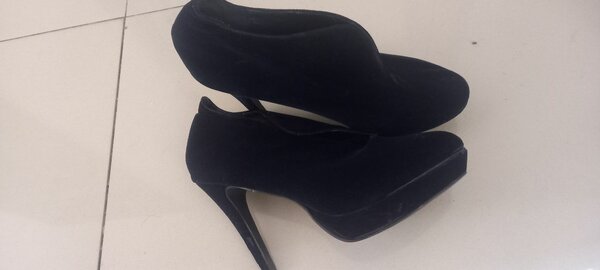 Preloved heeled boots