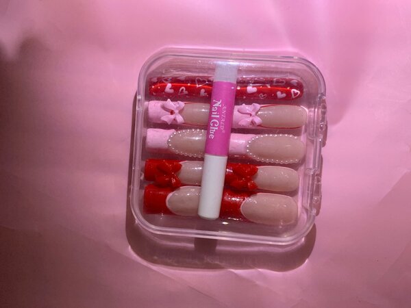 Red and pink Press on nails with glue