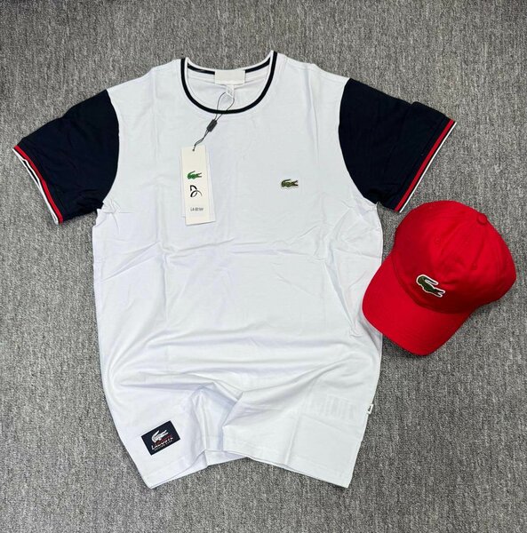 T-shirt et casquette élégants