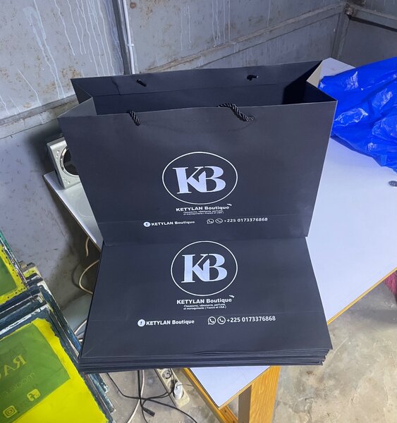 Sac Boutique Noir Élegant