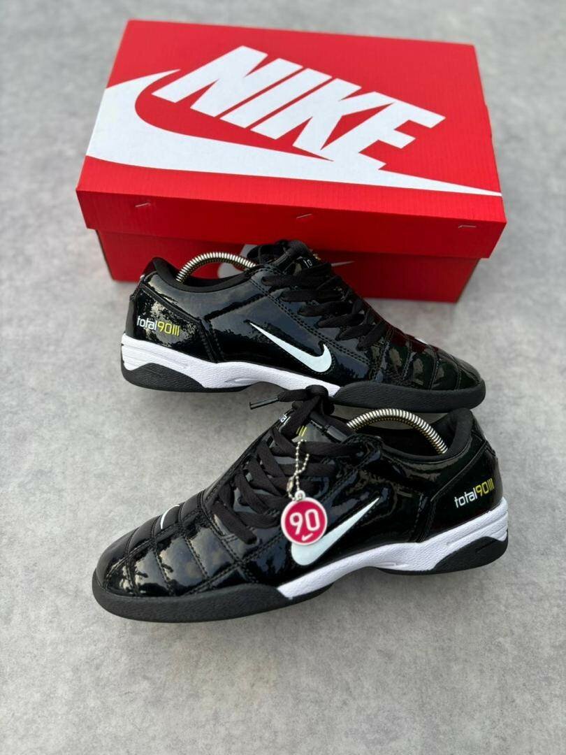 Chaussures Nike Total 90