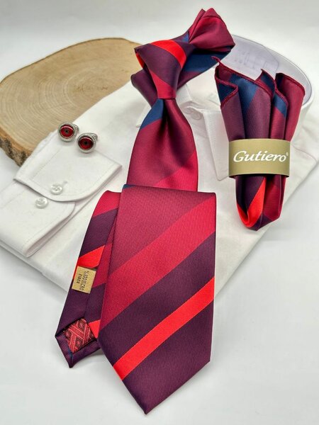 Flying tie with pocket square