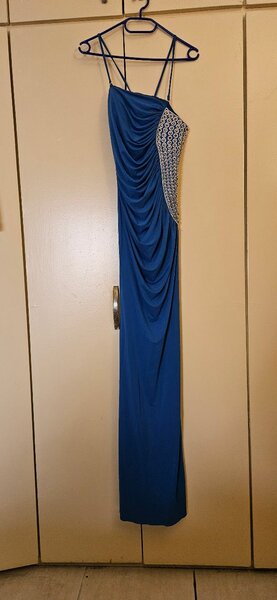 Robe de soirée bleue élégante