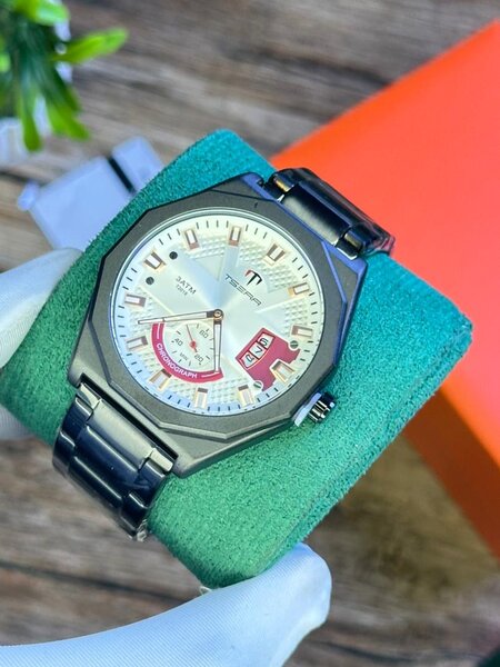 Montres élégantes en acier inoxydable