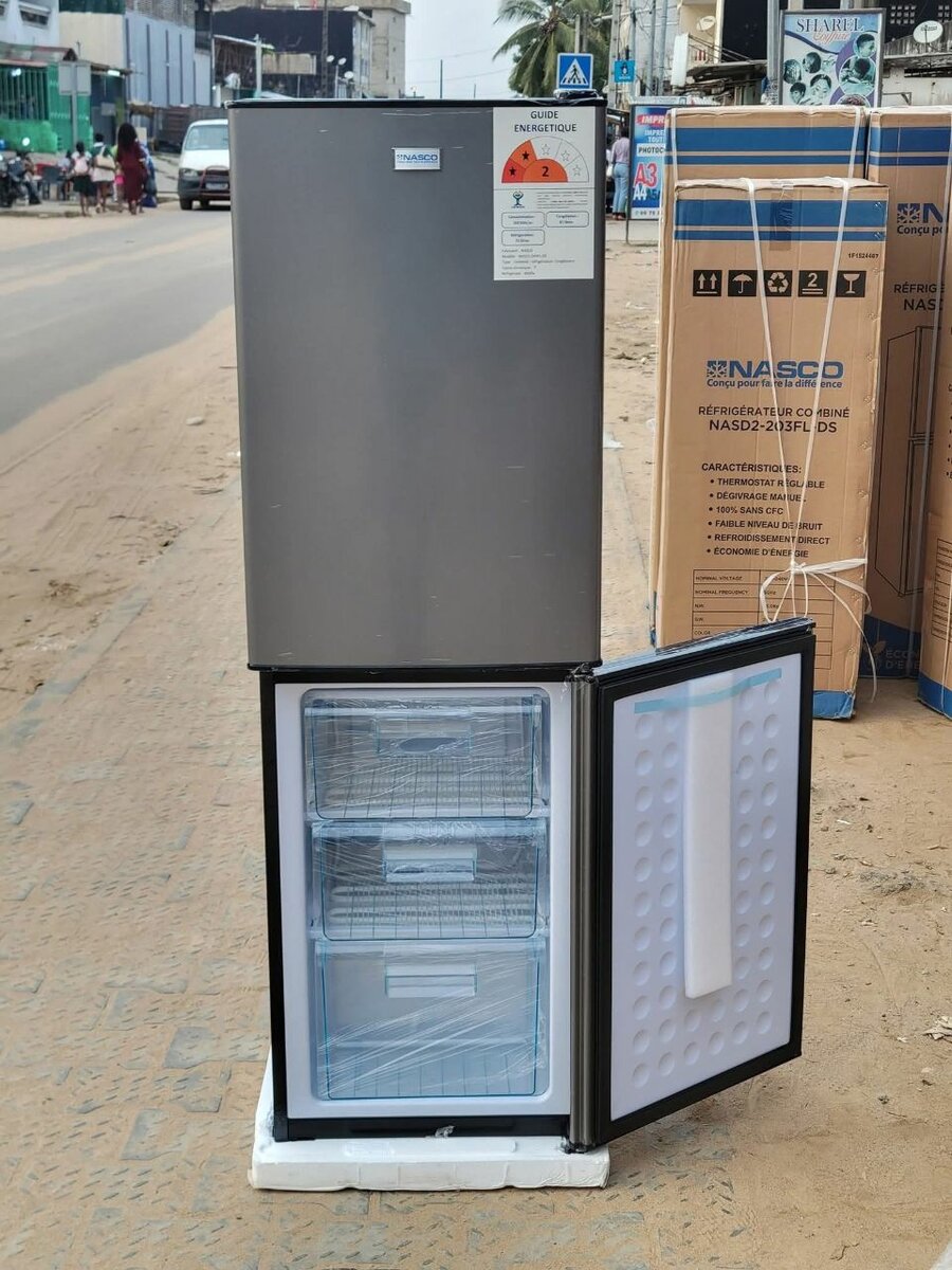 Réfrigérateur combiné moderne