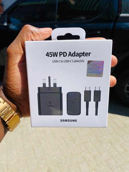 Samsung super fast charger (45W )