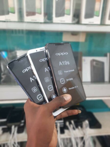 Smartphones modernes OPPO et Huawei