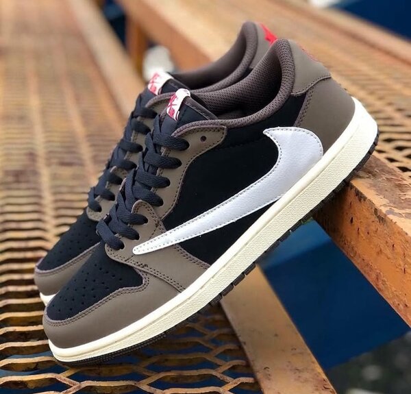 AIR JORDAN 1 x TRAVIS SCOTT