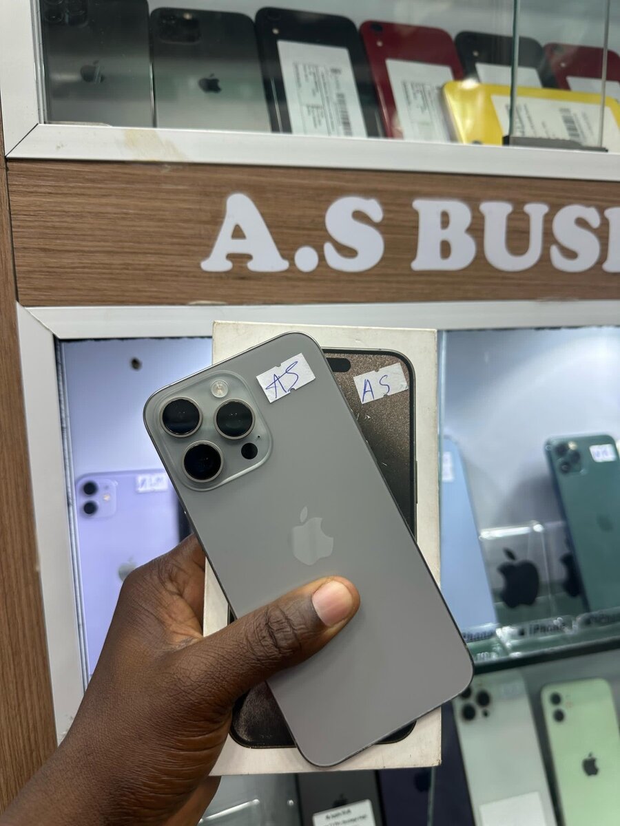 15 pro max 256 giga tout passe