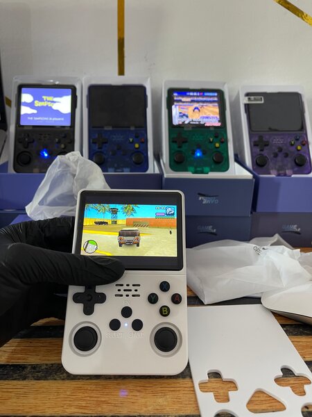 Console portable R36s