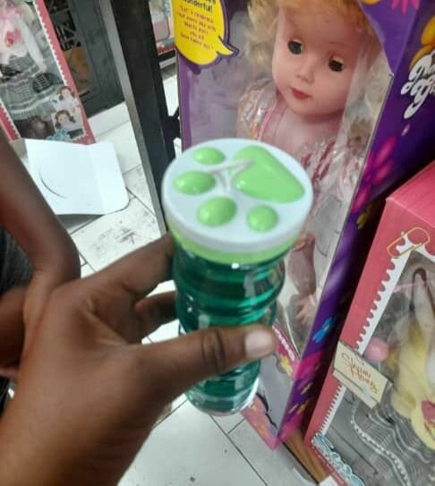 Bouteille d'eau colorée