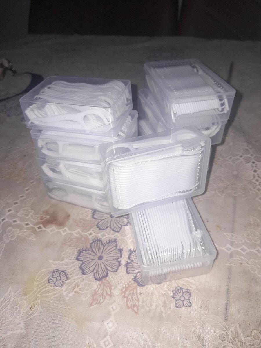 Fil dentaire avec cure-dents