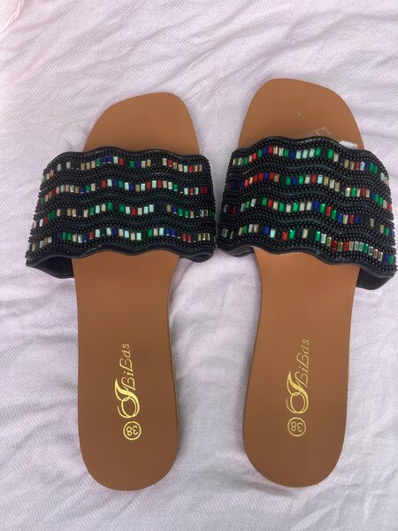 Sandales beiges perlées