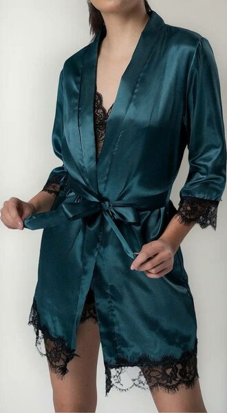 Robe en satin dentelle