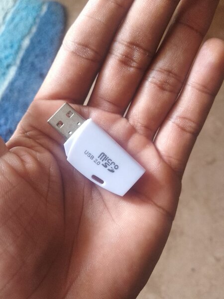 Flash drives 4gb and 2gb k120 for both