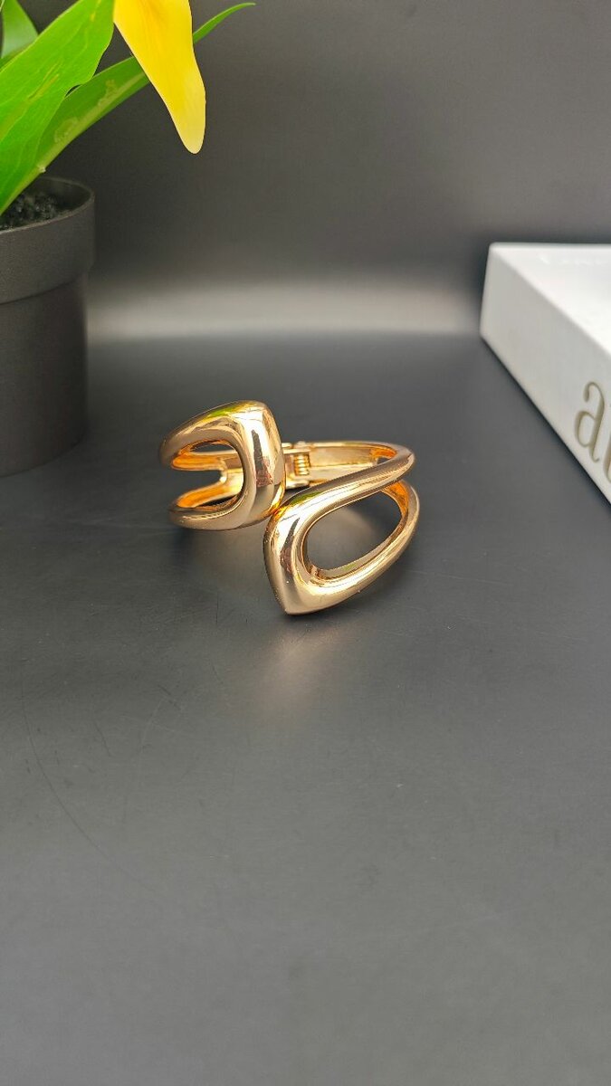 Bracelet ouvert doré élégant