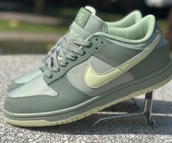 Nike sneakers green