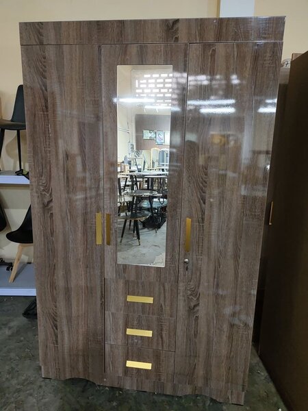 Armoire miroir en bois moderne