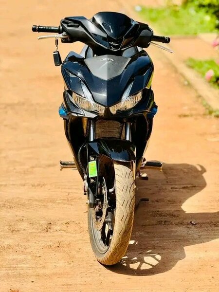 Moto sportive noire élégante