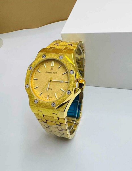 Montre en or luxueuse