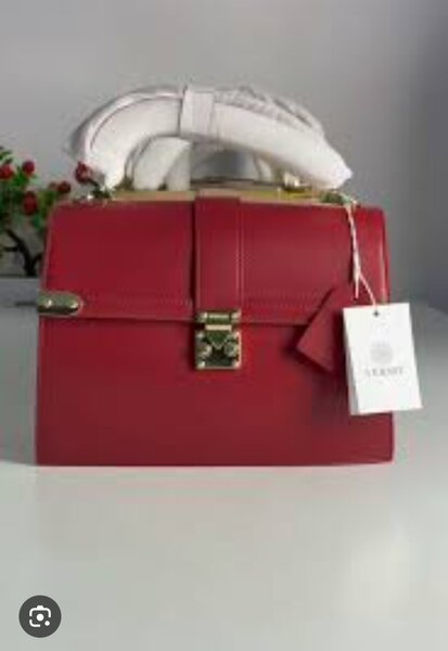 Sac à main en cuir rouge