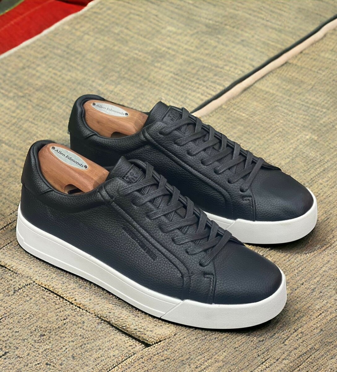 TOMMY HILFIGER BLACK AND WHITE