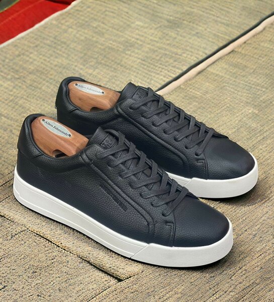 TOMMY HILFIGER BLACK AND WHITE