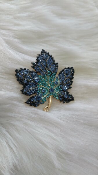 Rhinestone Ivy leaf