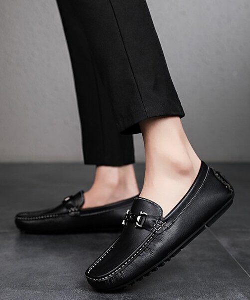 Mocassins en cuir noir élégants