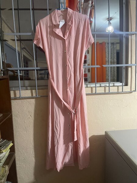 Robe chemise rose élégante
