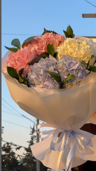 Стильные сборные букеты от BUTON.