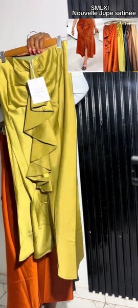 Jupe Midi Satinée Élégante