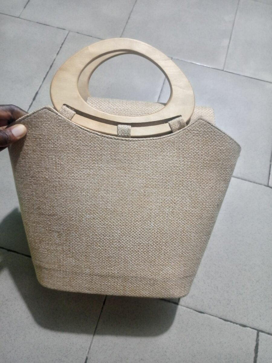 Sac à main en toile avec anse en bois