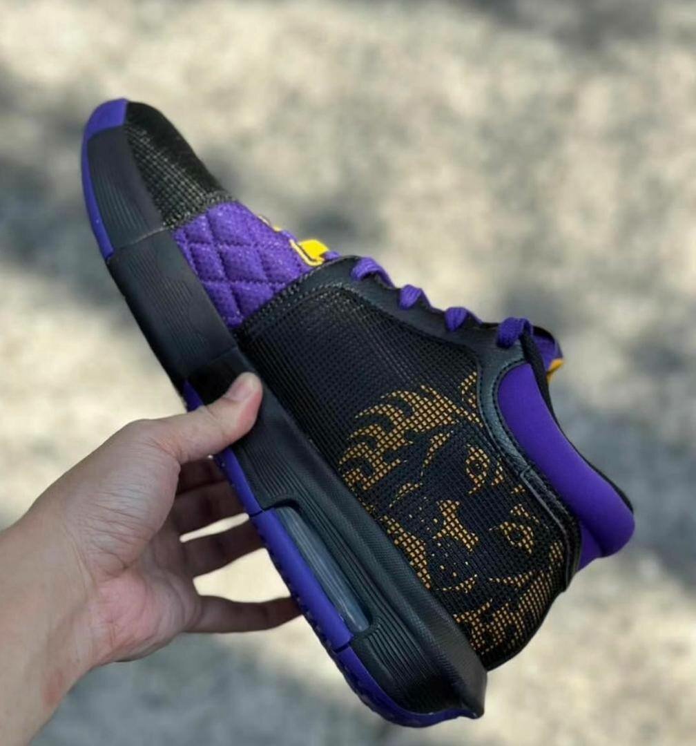 Basketball LeBron witness 8