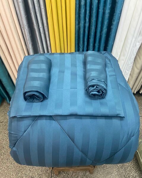 Kingsize duvet  Comes with 2 pillowcases and 1 Kingsize bedsheet 