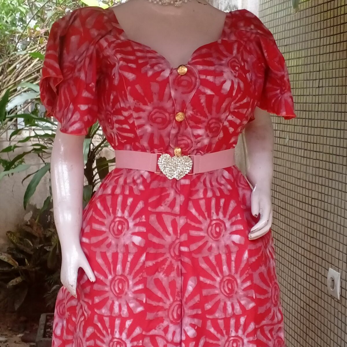 Robe élégante en dentelle rouge