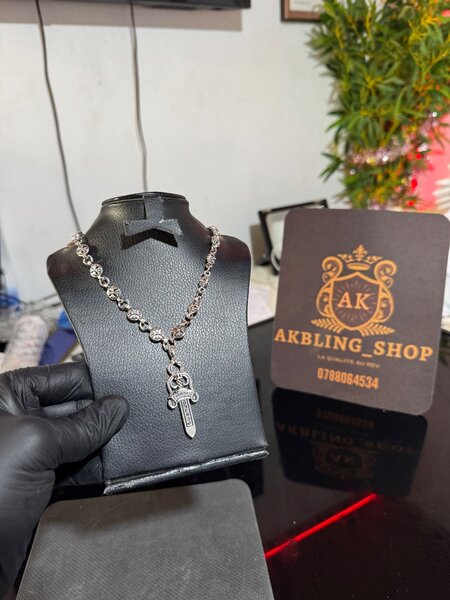 Collier croix en argent