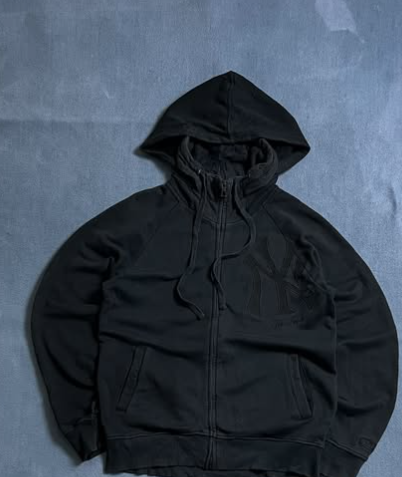 MLB New York Yankees Zip up hoodie with adjustable hoodie zip size: M