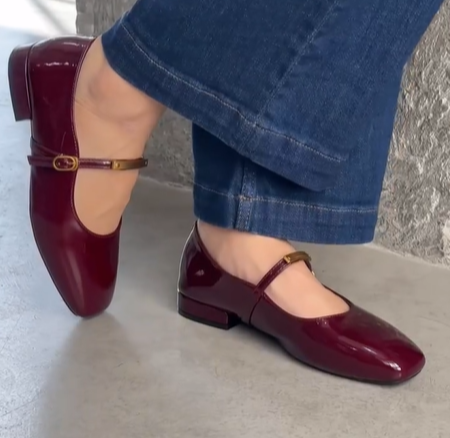Туфли на невысоком каблуке бордовые