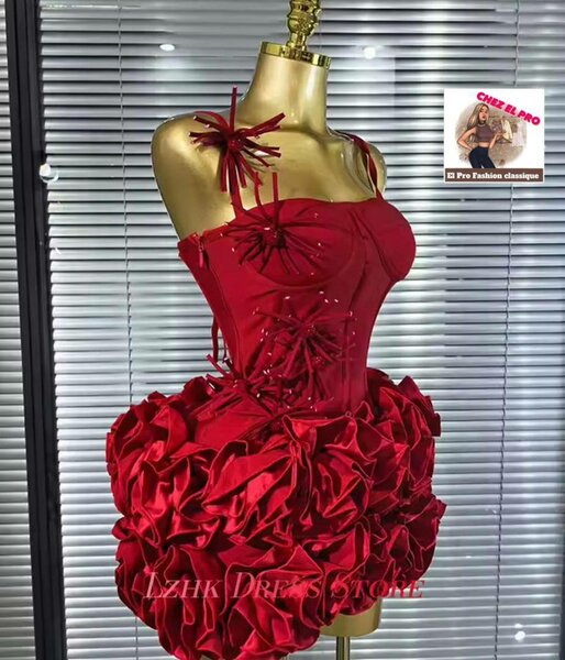 Robe de cocktail rouge élégante