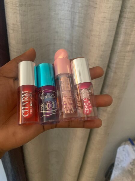 Gloss à lèvres, 4 à 1500