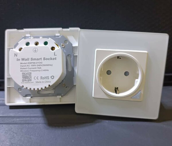 Prise murale connectée