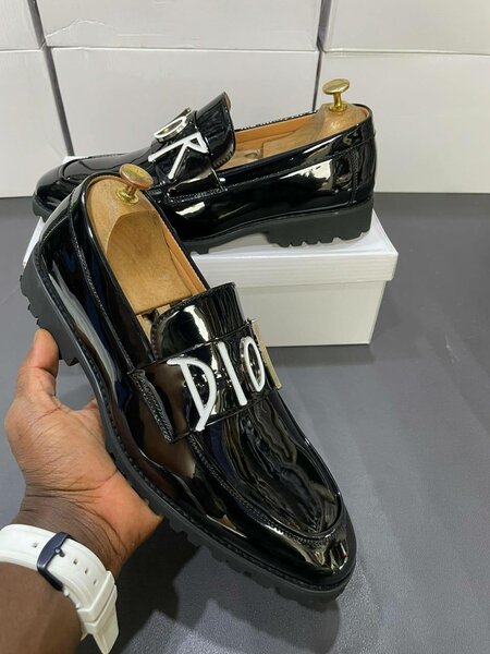 Chics chaussures en cuir verni pour hommes